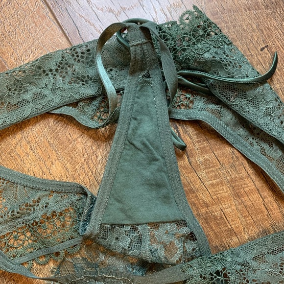 NWOT VS unlined lace bralette & matching panty - Picture 8 of 16